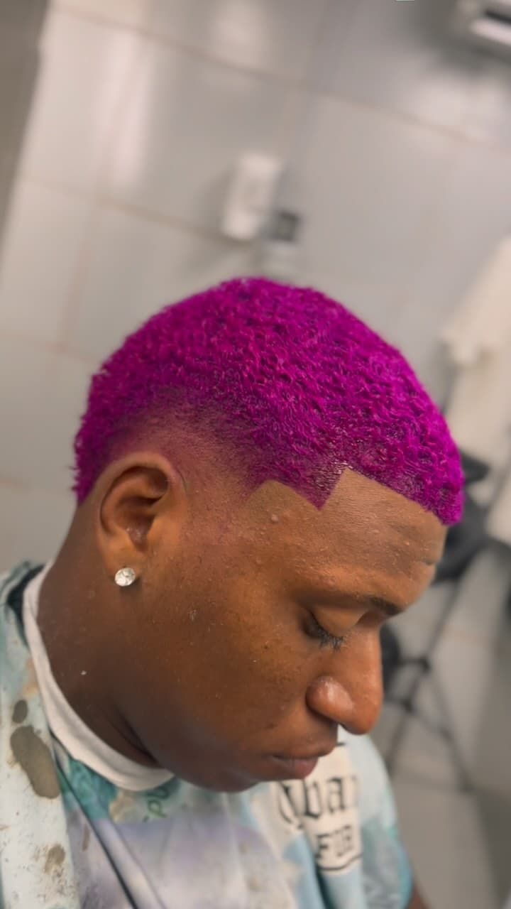 Cadeiras de barbeiro na MBS Barbearia